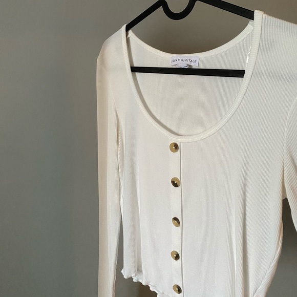 BUTTON DOWN LONG SLEEVE TOP!! - Picture 2 of 3